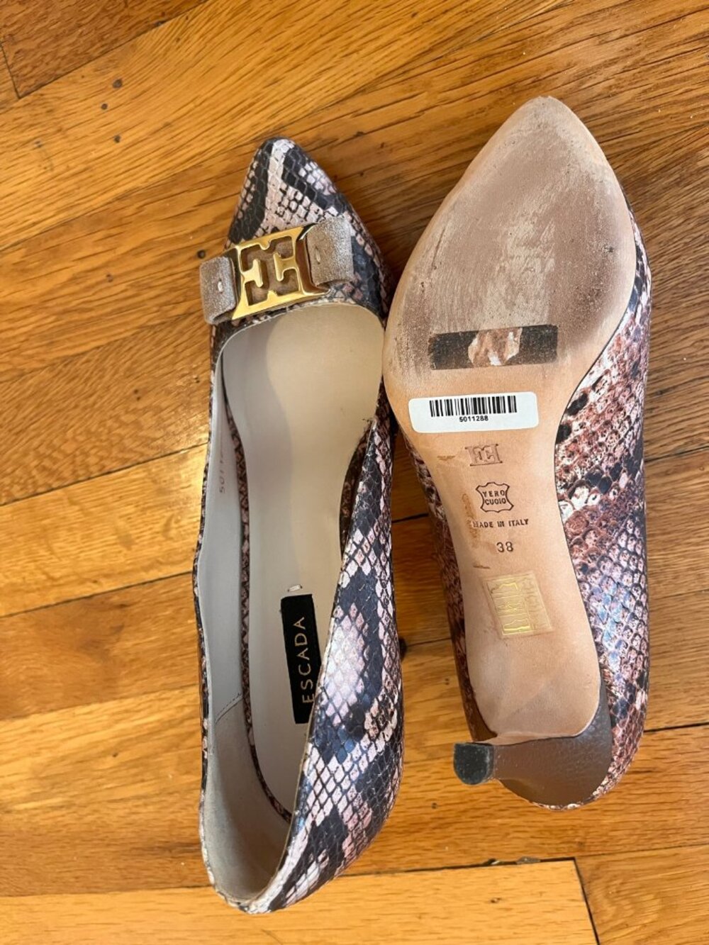 Escada Snakeskin Print Pumps Gold Logo Buckle Heels Sz 38 (US 7.5) Made in Italy